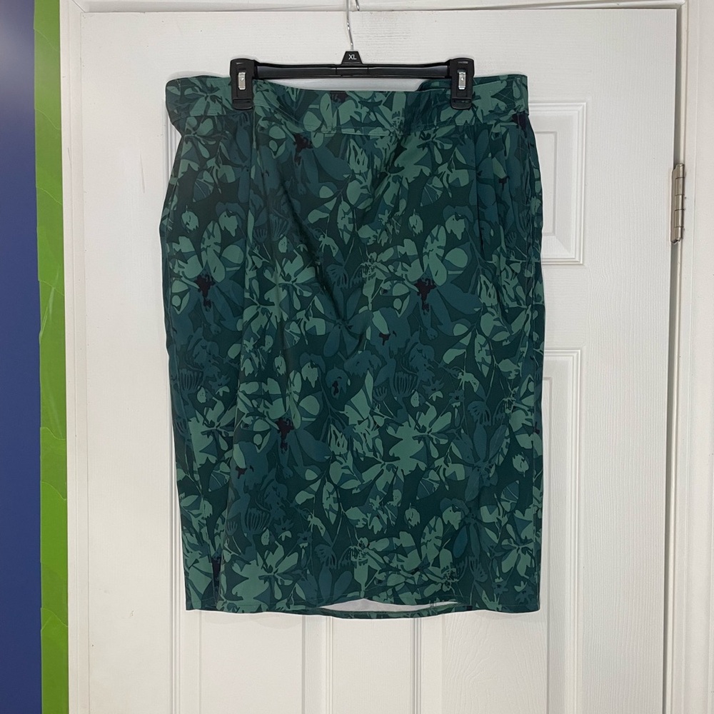 RipSkirt Hawaii wrap skirt in a green tropical Monstera leaf print - XXL - Picture 1 of 3